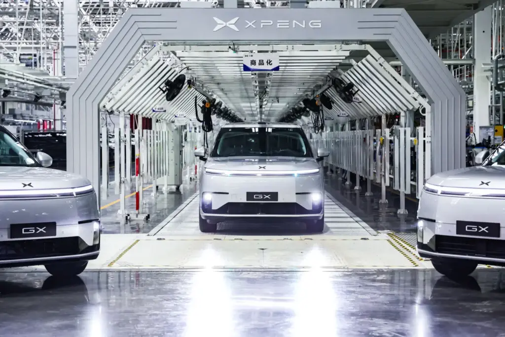 XPENG produce sus robotaxis como el resto de sus vehículos: 4 Motor16 en masa 2026 Robotaxi XPENG GX 4 Motor16