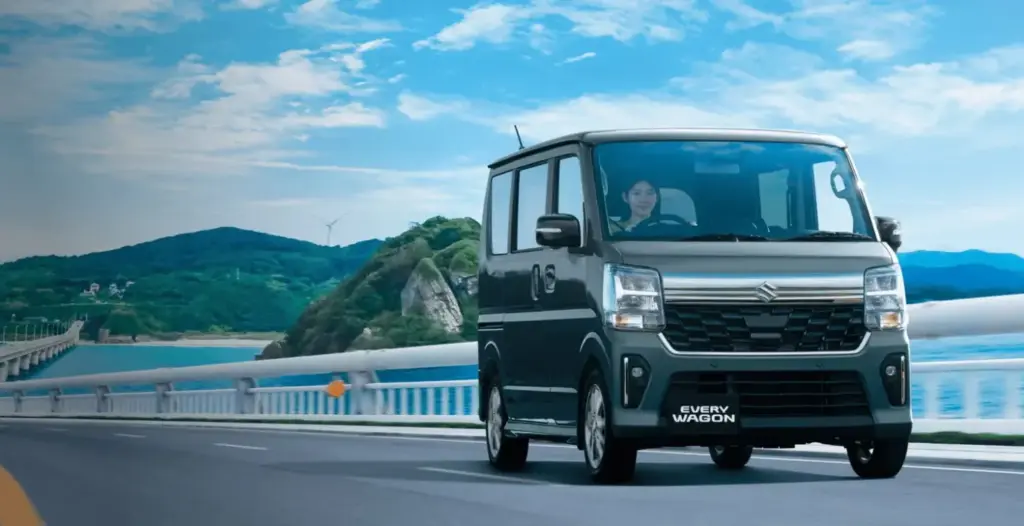 Suzuki Every: La caja de zapatos con motor más práctica que te vas a encontrar 3 Motor16 2026 Suzuki Every. Imagen movimiento.