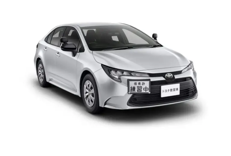 El Toyota Corolla más barato cuesta 11.600 euros, pero tiene seis pedales y seis retrovisores