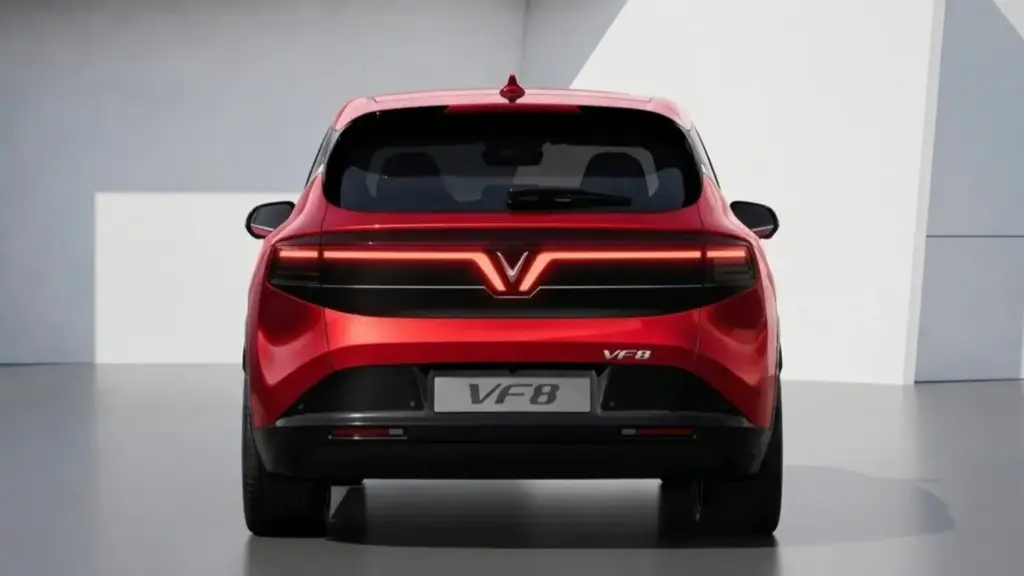 2026 VinFast VF 8. Imagen trasera.