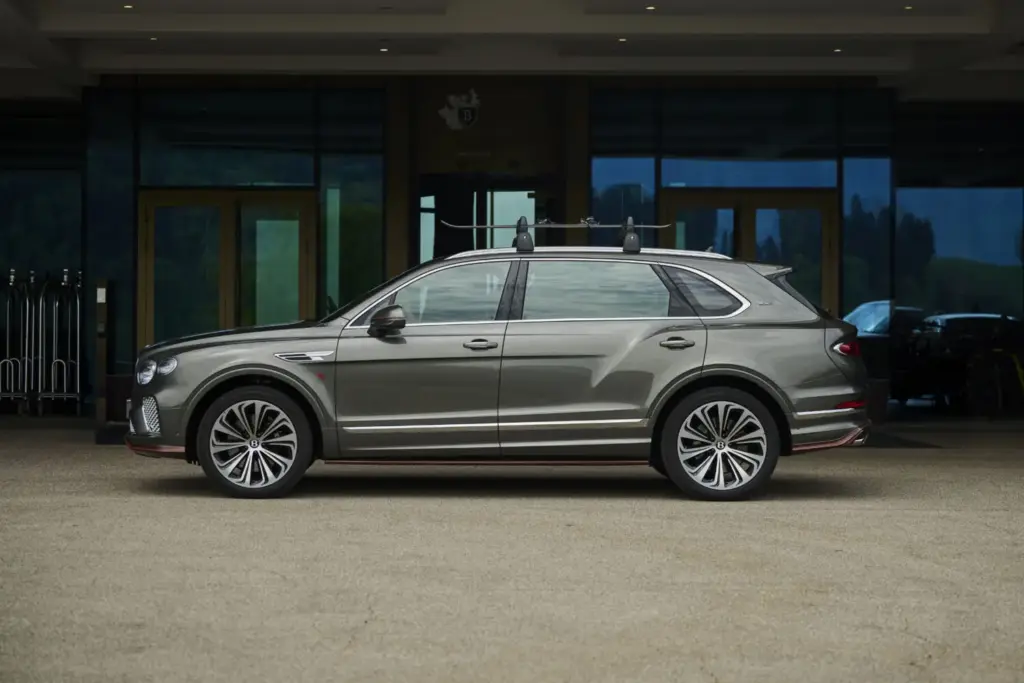 2026 bentley bentayga chalet edition 11 Motor16