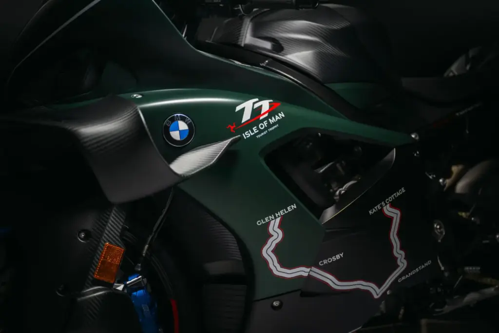 BMW deslumbra en el TT de la Isla de Man con esta M 1000 RR que lleva su nombre 17 Motor16 2026 bmw motorrad m 1000 rr isle of man tt 14 Motor16