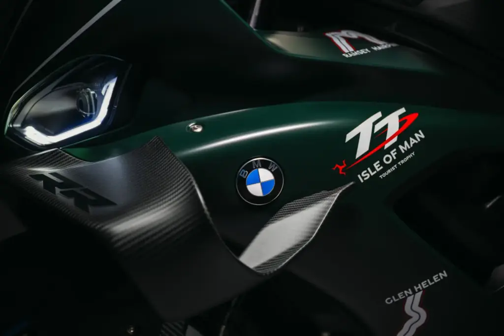 BMW deslumbra en el TT de la Isla de Man con esta M 1000 RR que lleva su nombre 18 Motor16 2026 bmw motorrad m 1000 rr isle of man tt 15 Motor16