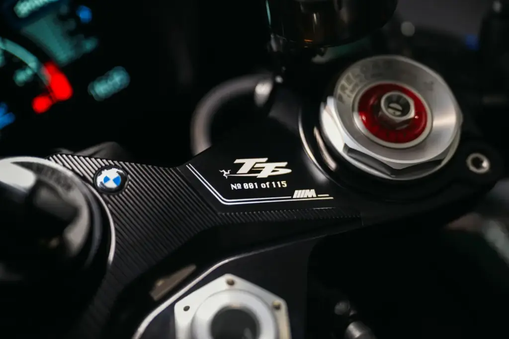 BMW deslumbra en el TT de la Isla de Man con esta M 1000 RR que lleva su nombre 3 Motor16 2026 BMW M 1000 RR Isle of Man TT. Imagen detalle.