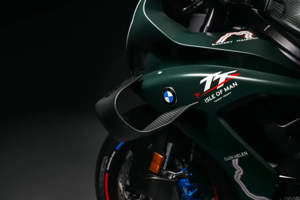 BMW deslumbra en el TT de la Isla de Man con esta M 1000 RR que lleva su nombre 20 Motor16 2026 bmw motorrad m 1000 rr isle of man tt 18 Motor16