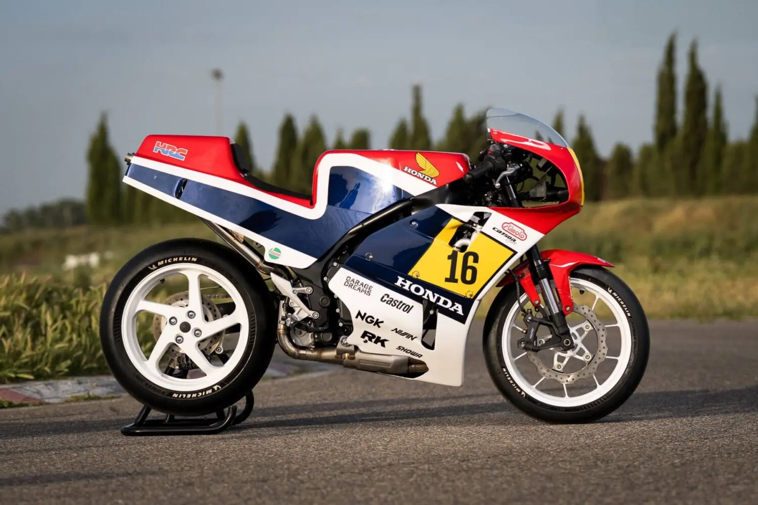 2026 Honda CB750 Hornet. Garage Dreams. Imagen portada.