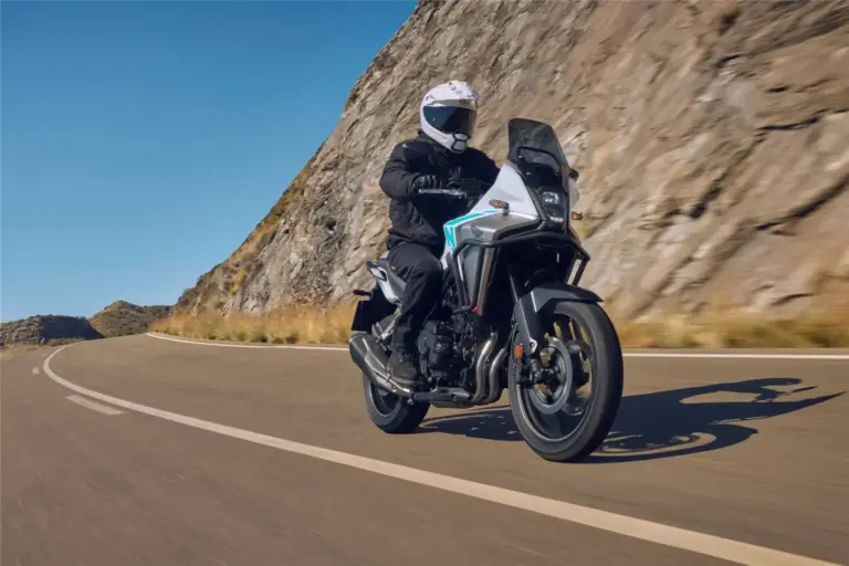 Aterriza la Honda NX500 E-Clutch: La moto con embrague automatizado que causa furor