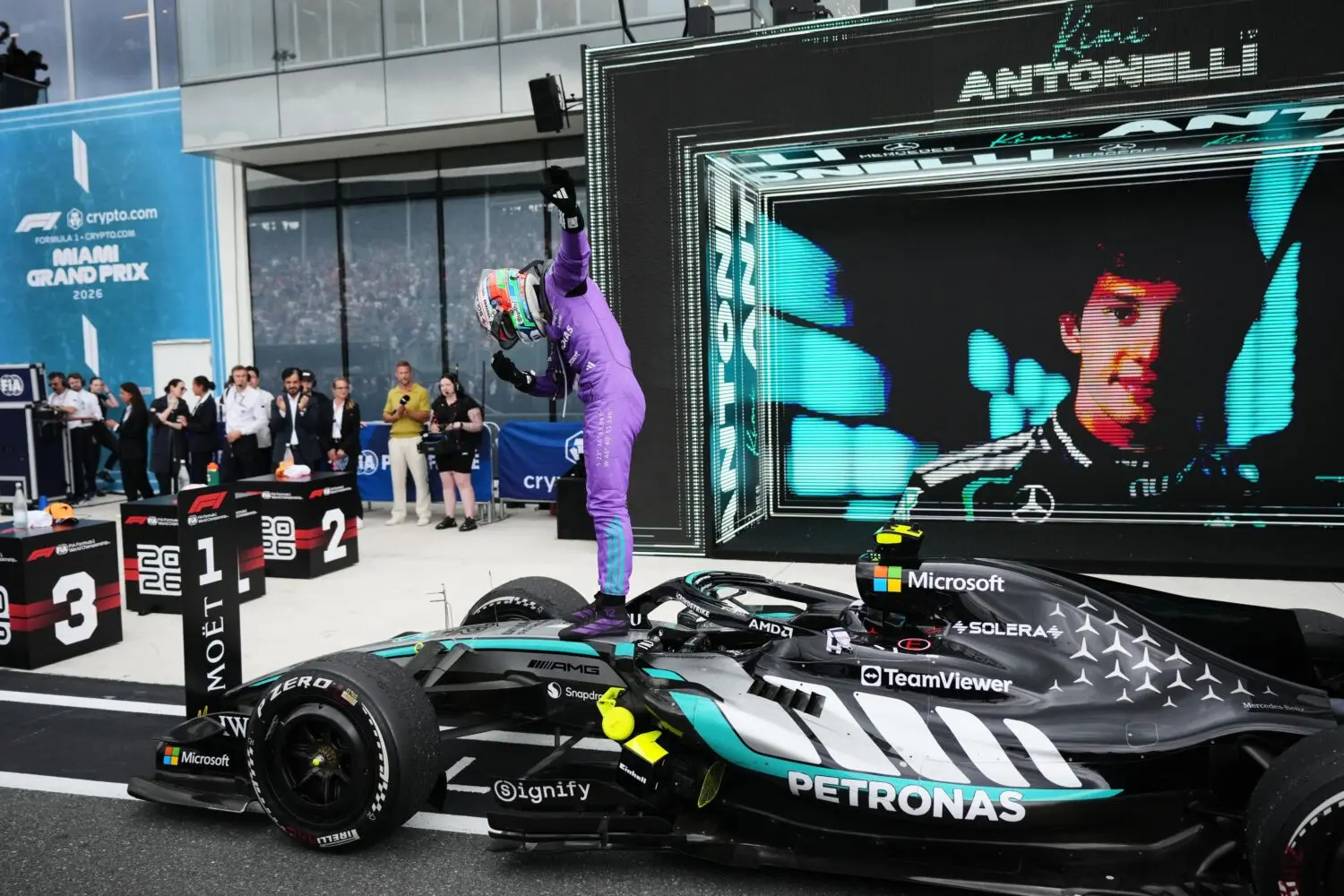 Antonelli gana en Miami y firma un récord que deja en evidencia al mismísimo Senna