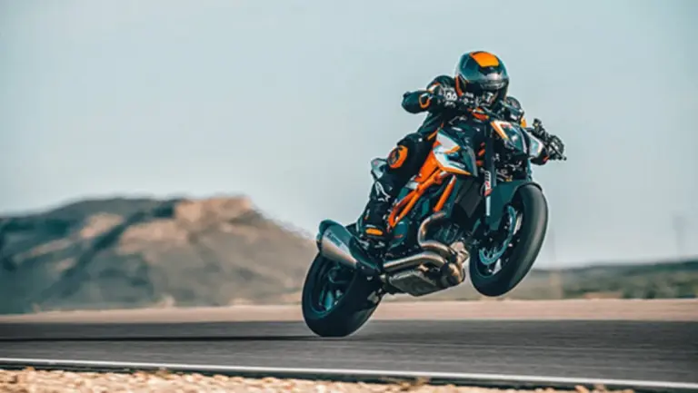 KTM 490 Duke: la nueva naked bicilíndrica ya rueda en pruebas