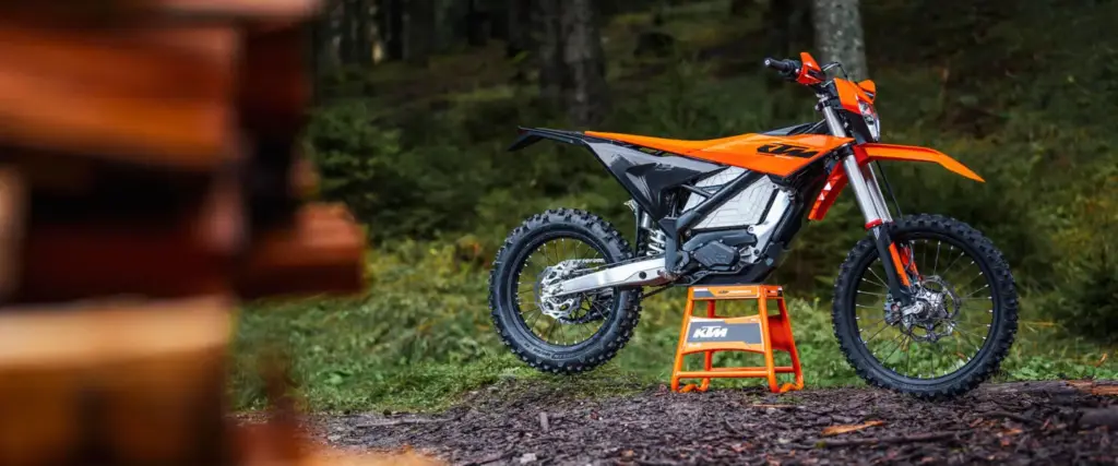 KTM Freeride E 2027: llega la trail eléctrica con batería extraíble y 26 CV 1 Motor16 2026 KTM Freeride E