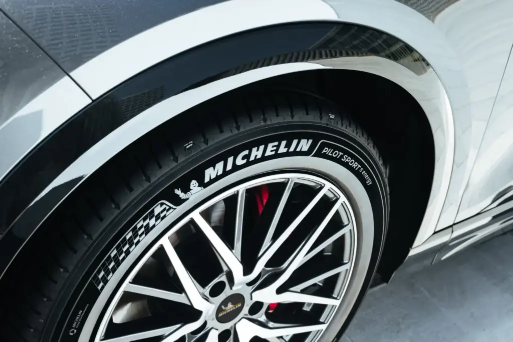 Probamos la nueva gama 2026 conductor michelin sport 5 energía 7 motor16