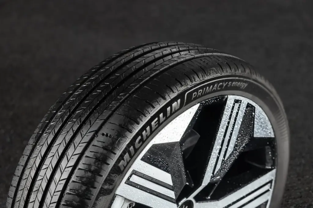 Probamos la nueva gama 'energy' de Michelin, el neumático que funciona a la perfección de principio a fin 2 Motor16 Michelin Primacy 5 Energy 2026. Imagen de detalle.