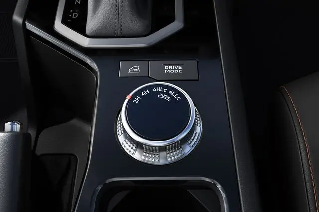 Mitsubishi se marca un pick-up para granjeros de postín y con 62.380 euros de presupuesto 2 Motor16 2026 Mitsubishi Triton Terra. Imagen selector.