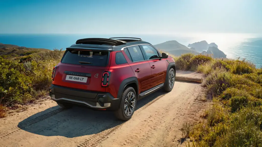2026 Renault 4 E-Tech Plein Sud UK. Imagen trasera.