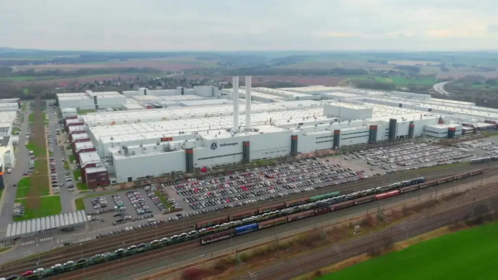 Volkswagen confirma 19.000 despidos en Alemania para 2026 y BYD negocia quedarse con sus fábricas 1 Motor16 2026 Fábrica Volkswagen en Zwickau