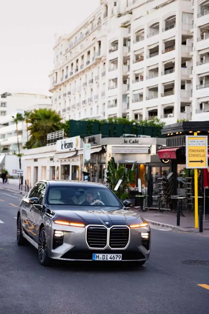 BMW lleva el futuro a Cannes: el nuevo Serie 7 debuta en Europa en el festival de cine más glamuroso del mundo 7 Motor16 2026 BMW CANNES10 Motor16