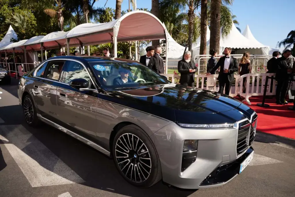 BMW lleva el futuro a Cannes: el nuevo Serie 7 debuta en Europa en el festival de cine más glamuroso del mundo 12 Motor16 2026 BMW CANNES16 Motor16