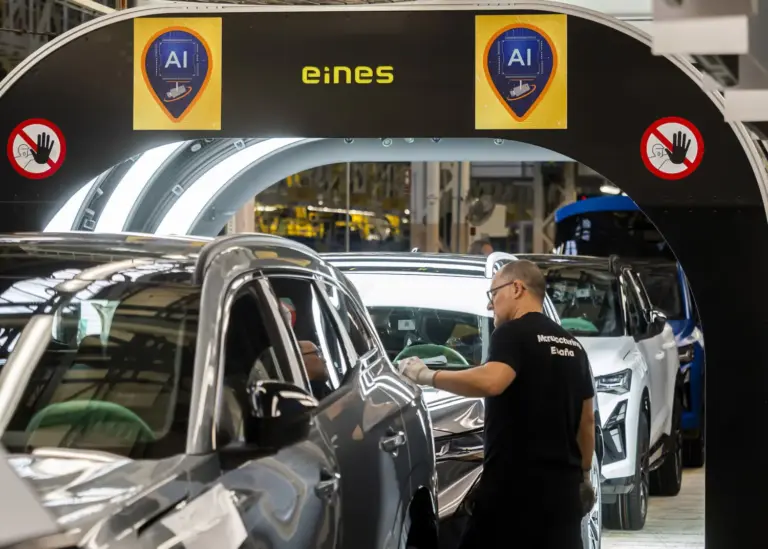 Renault no puede satisfacer la demanda de eléctricos: sube un 50% por la guerra en Irán