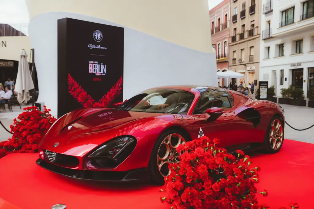 Pedro Alonso ("Berlín: la dama del armiño") confiesa, una vez más, su amor incondicional por el Alfa Romeo Junior 3 Motor16 AlfaRomeo PedroAlonso new 33 stradale sevilla2 Motor16