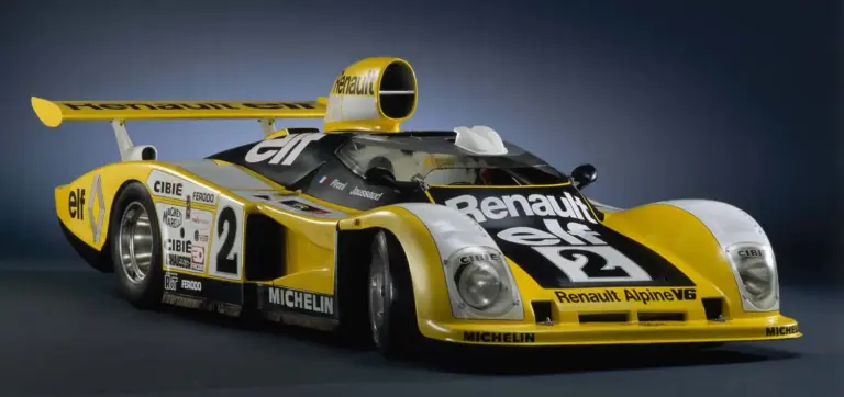 Renault lleva sus leyendas de competición de nuevo al circuito por motivos solidarios