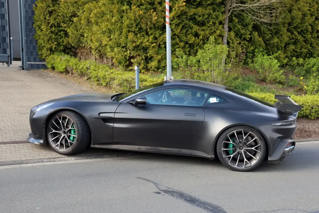 Aston Martin Vantage AMR 2027 10 Motor16