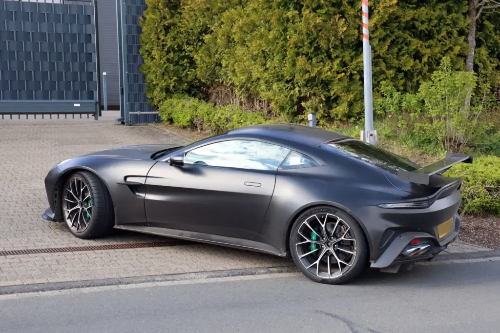 Aston Martin Vantage AMR 2027 11 Motor16