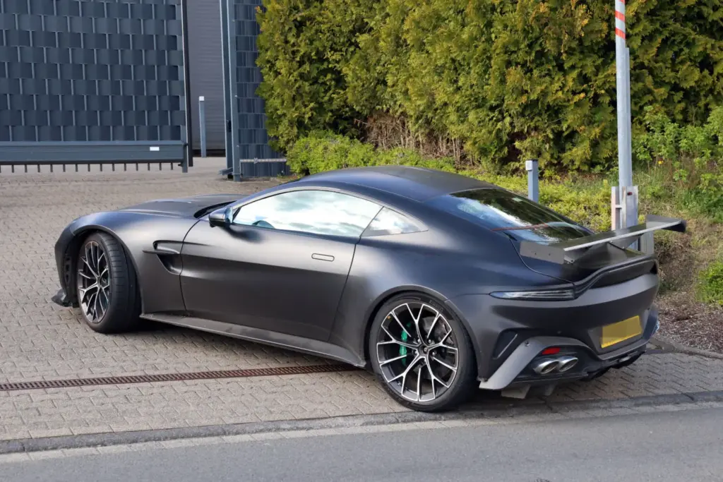Aston Martin Vantage AMR 2027 12 Motor16