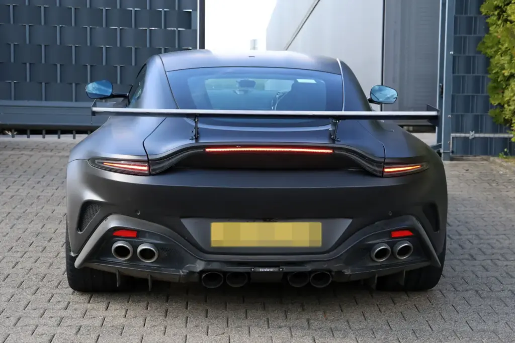 Aston Martin Vantage AMR 2027 17 Motor16