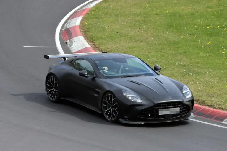 ¿Está preparando Aston Martin un Vantage AMR?