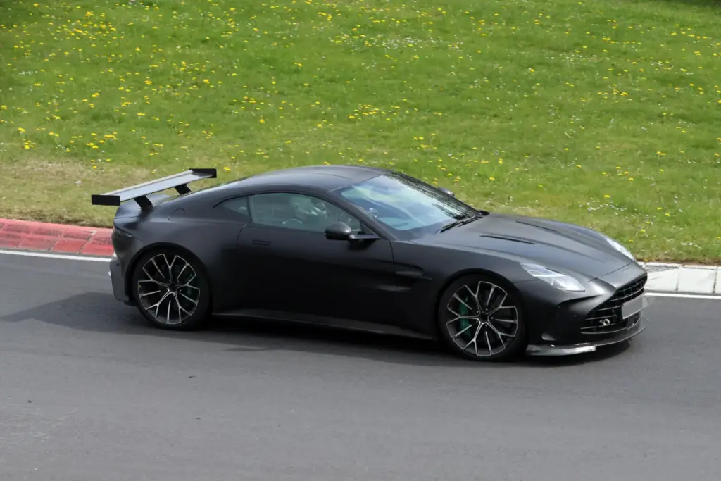 Aston Martin Vantage AMR 2027 23 Motor16