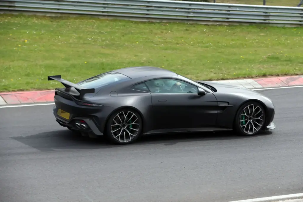 Aston Martin Vantage AMR 2027 25 Motor16