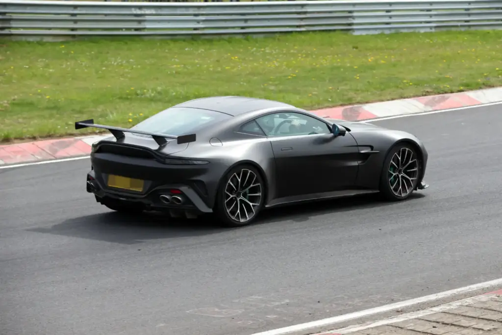 Aston Martin Vantage AMR 2027 26 Motor16