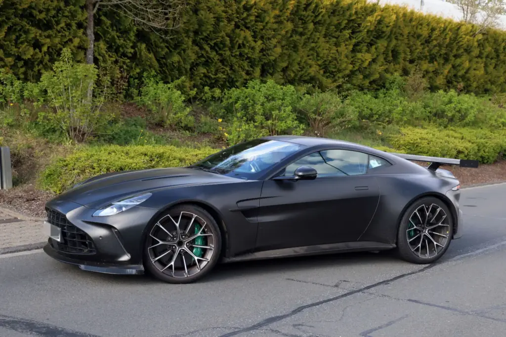 Aston Martin Vantage AMR 2027 7 Motor16