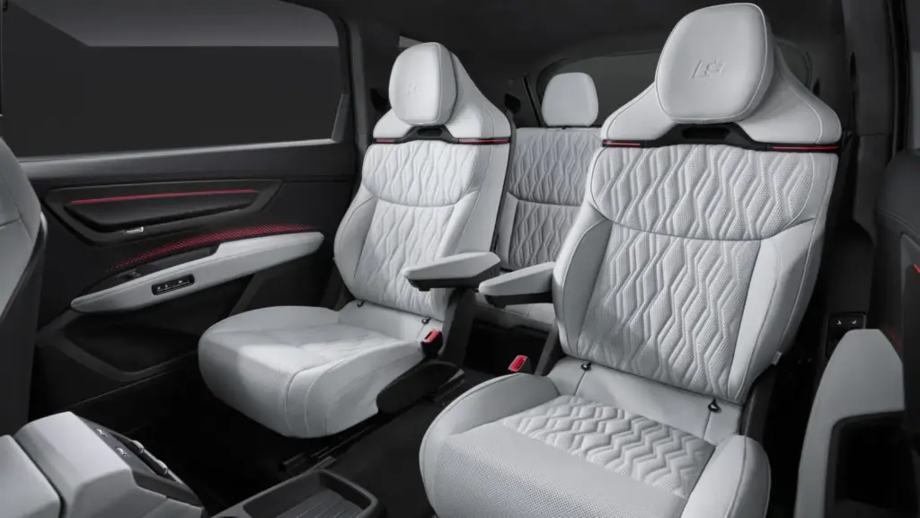 Audi Q9 camuflado interior 10 Motor16