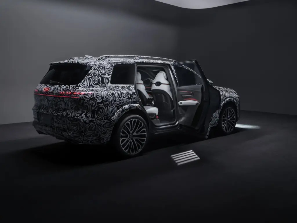 Audi Q9 camuflado interior 2 Motor16