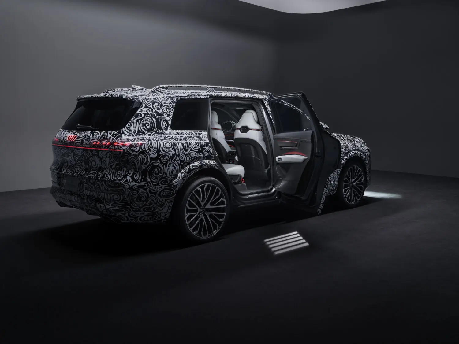 Audi-Q9-camuflado-interior-2.webp