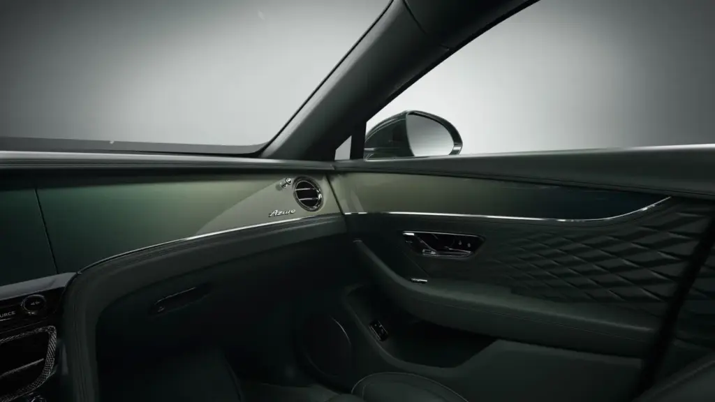 BENTLEY MULLINER CATALOGO 2026 7 Motor16