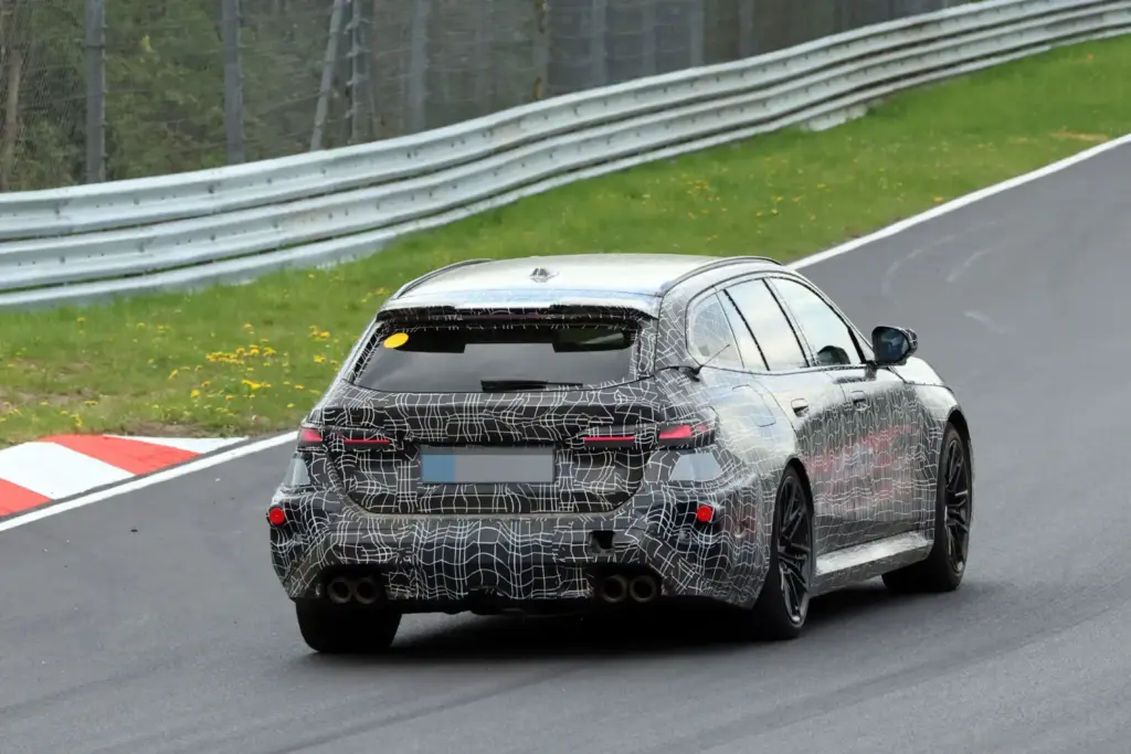 BMW M5 Touring FL 11 Motor16