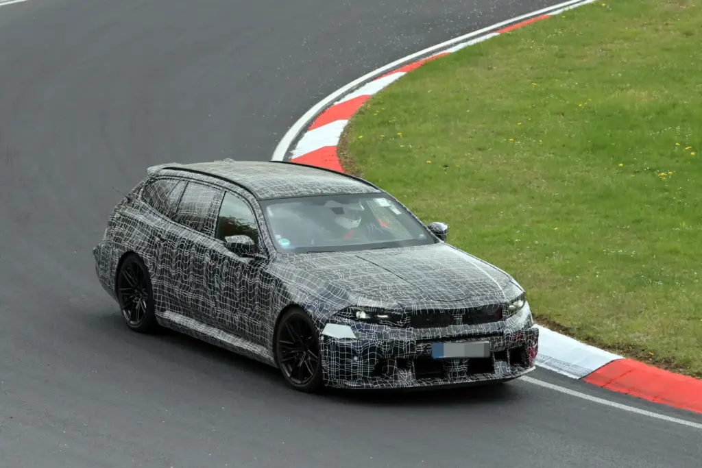 BMW M5 Touring FL 3 Motor16