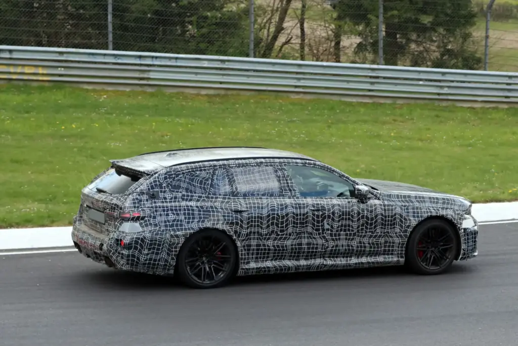 BMW M5 Touring FL 7 Motor16