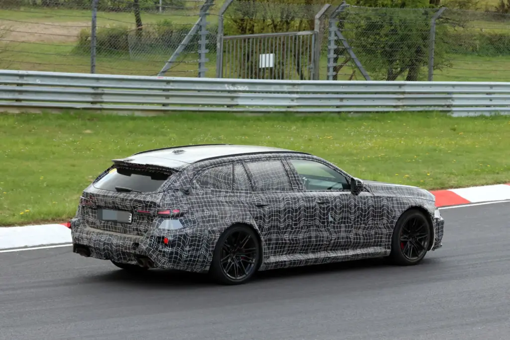 BMW M5 Touring FL 8 Motor16