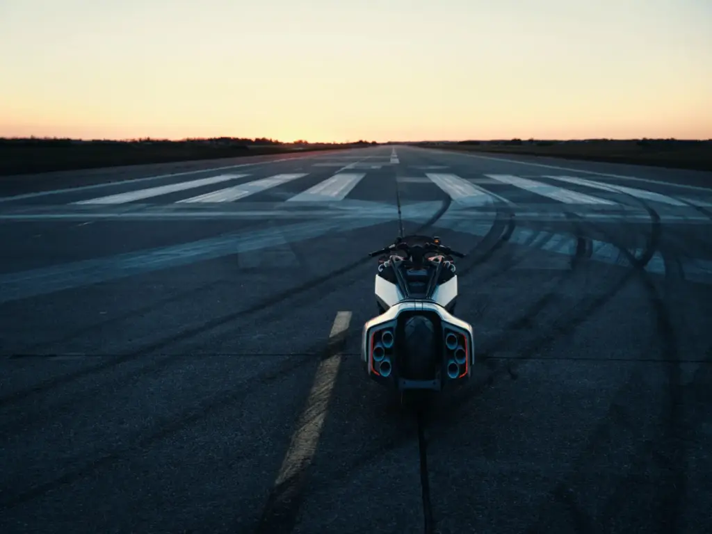 BMW Motorrad Vision K18: la reinterpretación más radical del seis cilindros bávaro 39 Motor16 BMW Motorrad Vision K18 30 Motor16