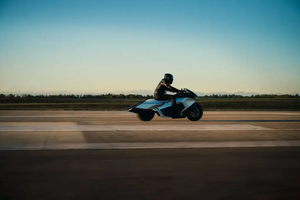 BMW Motorrad Vision K18: la reinterpretación más radical del seis cilindros bávaro 31 Motor16 BMW Motorrad Vision K18 35 Motor16