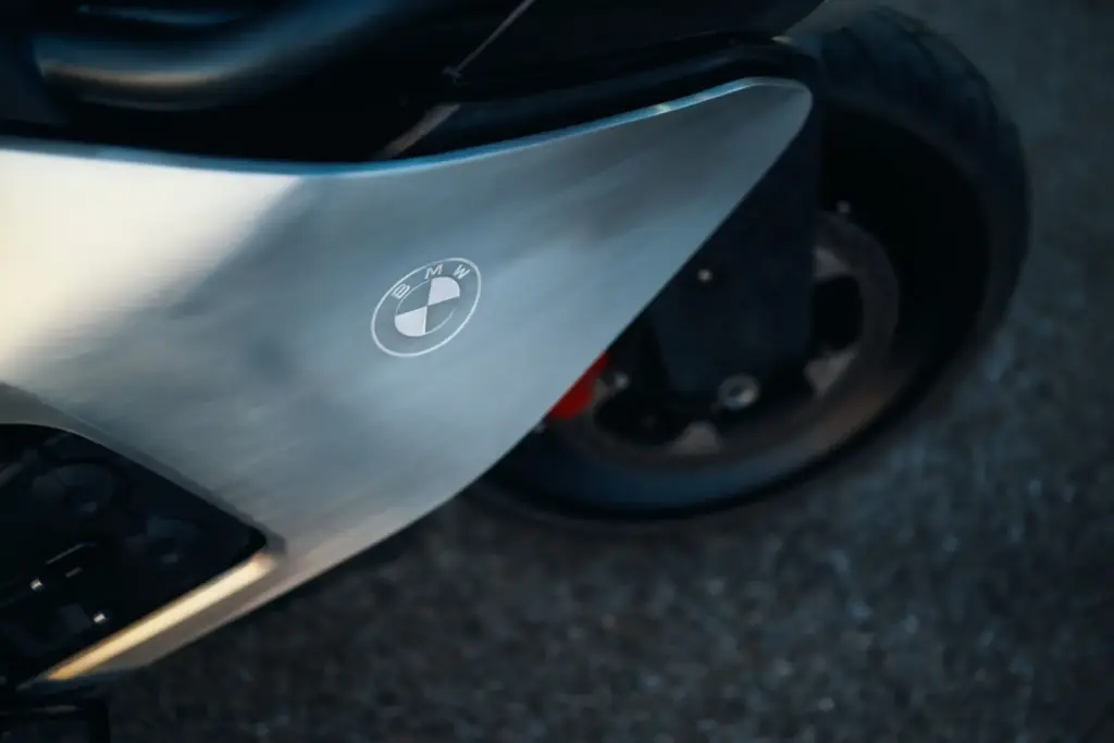 BMW Motorrad Vision K18: la reinterpretación más radical del seis cilindros bávaro 29 Motor16 BMW Motorrad Vision K18 37 Motor16