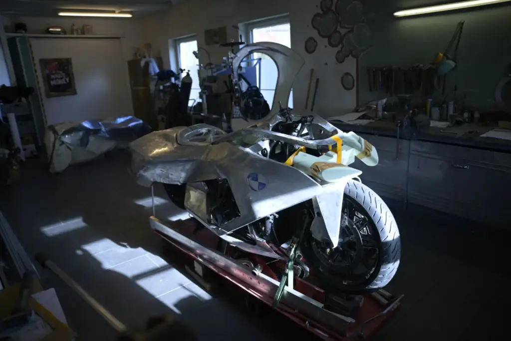 BMW Motorrad Vision K18: la reinterpretación más radical del seis cilindros bávaro 13 Motor16 BMW Motorrad Vision K18 71 Motor16