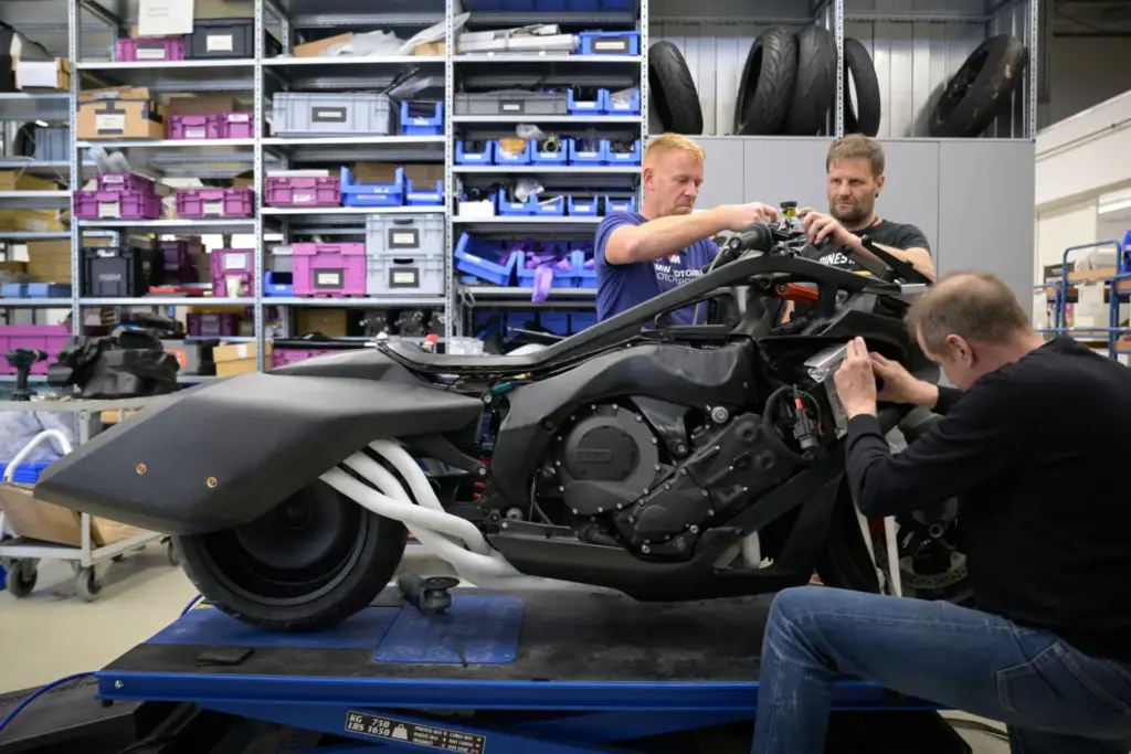 BMW Motorrad Vision K18: la reinterpretación más radical del seis cilindros bávaro 6 Motor16 BMW Motorrad Vision K18 82 Motor16
