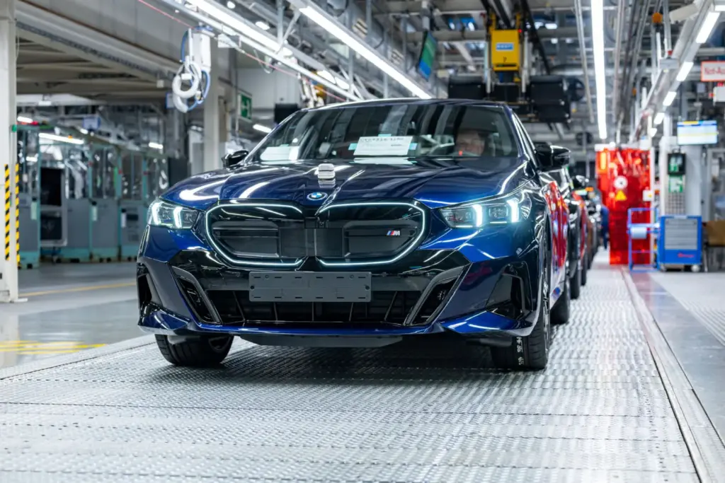 BMW alcanza los dos millones de electricos fabricados 2 Motor16