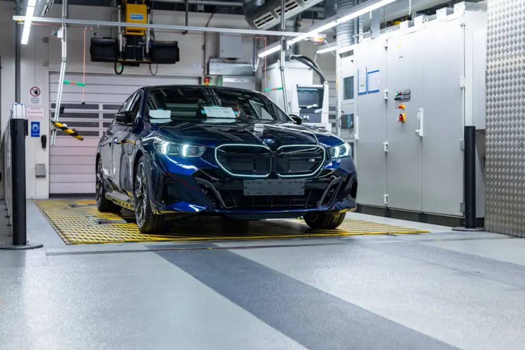BMW alcanza los dos millones de electricos fabricados 3 Motor16