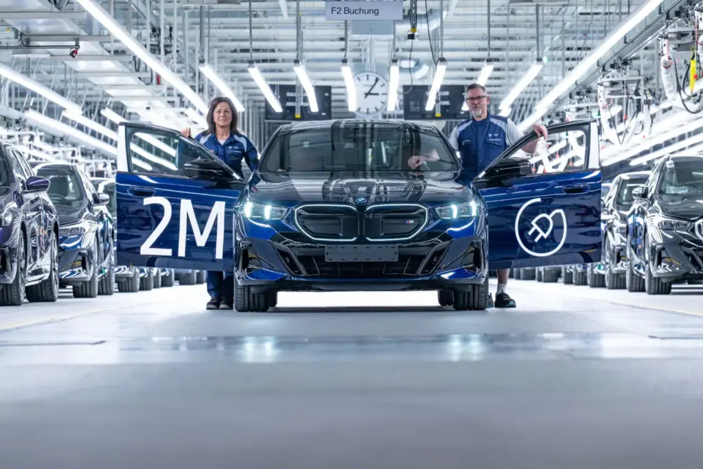 BMW alcanza los dos millones de electricos fabricados 5 Motor16