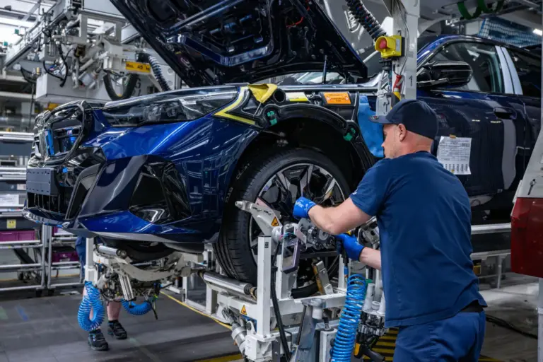 Recorte de costes de BMW en Alemania: despidos y menos variantes tras el desplome en China